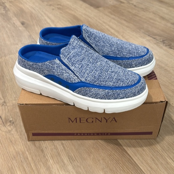 NEW Women’s Megnya Clogs - Picture 5 of 6